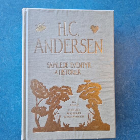 Forsidefoto af H.C. Andersens samlede eventyr og historier