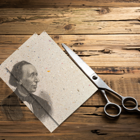 Papir, saks og et billede af H.C. Andersen