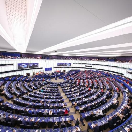 Oversigtsbillede over EU-Parlamentssalen i Strasbourg