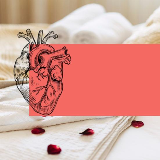 Hotelopredning med rosenblade og hjerte