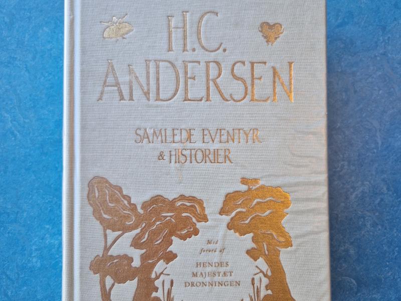 Forsidefoto af H.C. Andersens samlede eventyr og historier