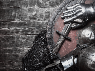 Ridderskjold, svær og brynje